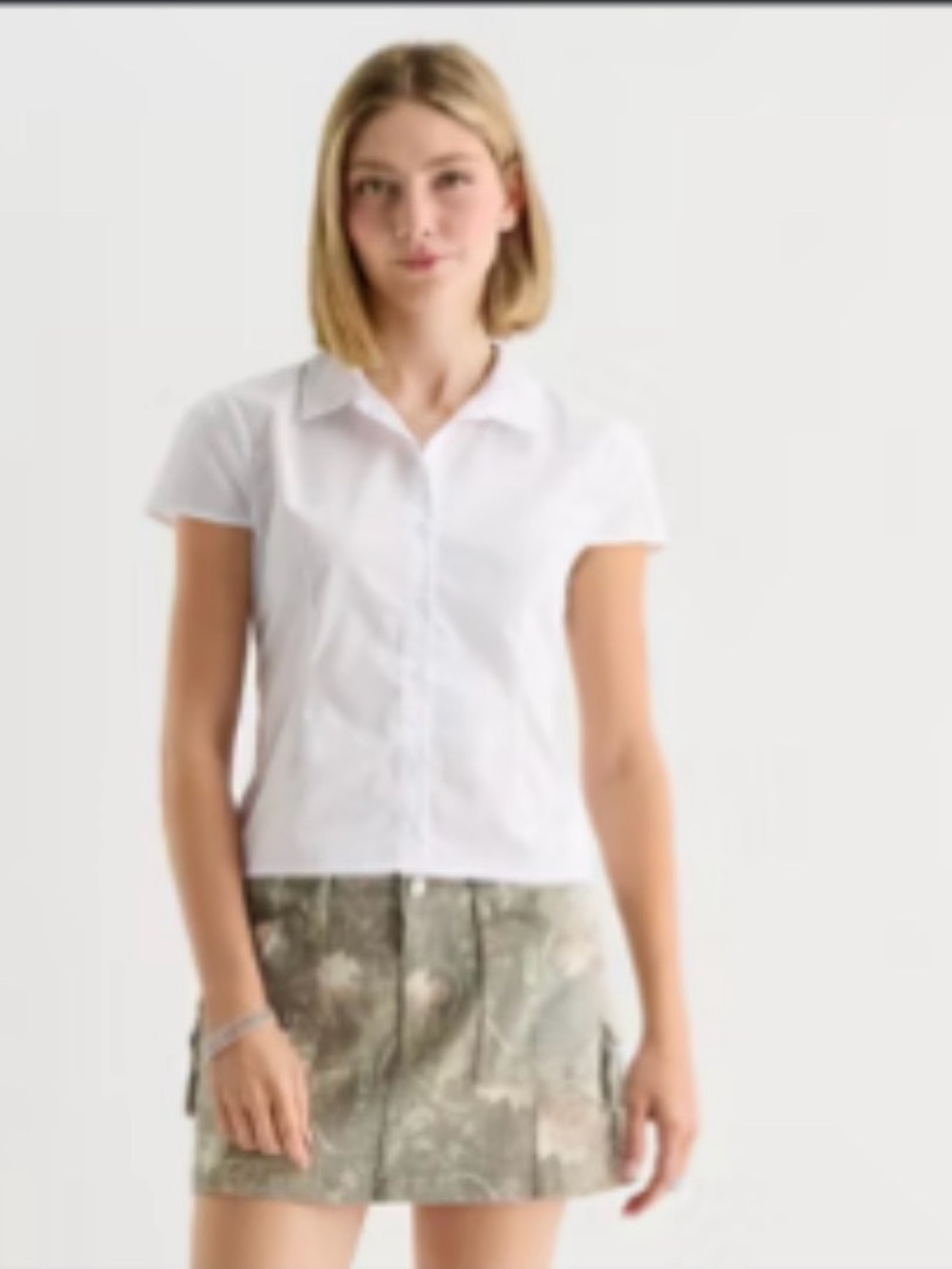 Forever 21 White Button-Up Shirt with Classic Collar